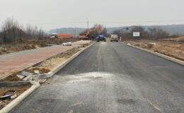 Pierwsza warstwa asfaltu na ul. Prostej położona