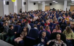 Iluzjonista Paweł Kwiecień „czarował” na scenie MDK w Działdowie