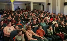 Iluzjonista Paweł Kwiecień „czarował” na scenie MDK w Działdowie