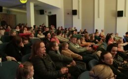 Iluzjonista Paweł Kwiecień „czarował” na scenie MDK w Działdowie