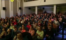 Iluzjonista Paweł Kwiecień „czarował” na scenie MDK w Działdowie
