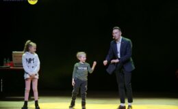Iluzjonista Paweł Kwiecień „czarował” na scenie MDK w Działdowie