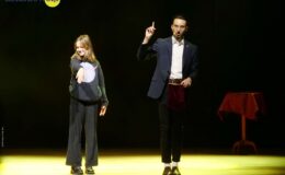 Iluzjonista Paweł Kwiecień „czarował” na scenie MDK w Działdowie