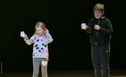 Iluzjonista Paweł Kwiecień „czarował” na scenie MDK w Działdowie