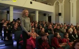 Iluzjonista Paweł Kwiecień „czarował” na scenie MDK w Działdowie