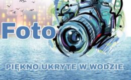plakat zapraszający do udziału w konusie „Piękno ukryte w wodzie – jeziora stawy, rzeki powiatu działdowskiego”, na zdjęciu widać temat konkursu, grafikę przedstawiającą aparat fotograficzny i wodę