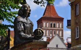 pomnik przedstawiający Mikołaja Kopernika