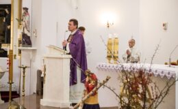 Uroczystość wręczenia medalu Reipublicae Memoriae Meritum, pośmiertnie ks. Marianowi Ofiarze