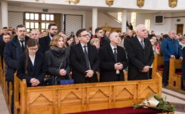 Uroczystość wręczenia medalu Reipublicae Memoriae Meritum, pośmiertnie ks. Marianowi Ofiarze
