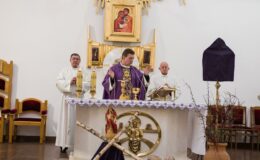Uroczystość wręczenia medalu Reipublicae Memoriae Meritum, pośmiertnie ks. Marianowi Ofiarze