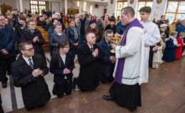 Uroczystość wręczenia medalu Reipublicae Memoriae Meritum, pośmiertnie ks. Marianowi Ofiarze