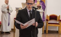 Uroczystość wręczenia medalu Reipublicae Memoriae Meritum, pośmiertnie ks. Marianowi Ofiarze