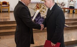 Uroczystość wręczenia medalu Reipublicae Memoriae Meritum, pośmiertnie ks. Marianowi Ofiarze