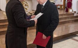 Uroczystość wręczenia medalu Reipublicae Memoriae Meritum, pośmiertnie ks. Marianowi Ofiarze