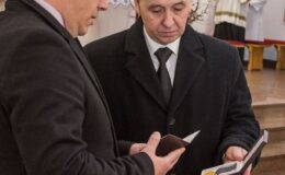 Uroczystość wręczenia medalu Reipublicae Memoriae Meritum, pośmiertnie ks. Marianowi Ofiarze