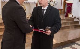 Uroczystość wręczenia medalu Reipublicae Memoriae Meritum, pośmiertnie ks. Marianowi Ofiarze