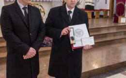 Uroczystość wręczenia medalu Reipublicae Memoriae Meritum, pośmiertnie ks. Marianowi Ofiarze