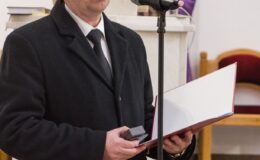 Uroczystość wręczenia medalu Reipublicae Memoriae Meritum, pośmiertnie ks. Marianowi Ofiarze