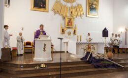 Uroczystość wręczenia medalu Reipublicae Memoriae Meritum, pośmiertnie ks. Marianowi Ofiarze