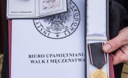 Uroczystość wręczenia medalu Reipublicae Memoriae Meritum, pośmiertnie ks. Marianowi Ofiarze