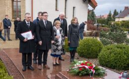 Uroczystość wręczenia medalu Reipublicae Memoriae Meritum, pośmiertnie ks. Marianowi Ofiarze