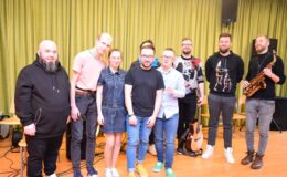 Zespół Enej z wizytą w Polskim Stowarzyszeniu na rzecz Osób z Niepełnosprawnością Intelektualną Koło w Działdowie