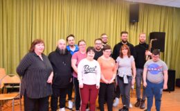 Zespół Enej z wizytą w Polskim Stowarzyszeniu na rzecz Osób z Niepełnosprawnością Intelektualną Koło w Działdowie