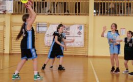 Turniej Minikoszykówki Dziewcząt wygrała drużyna z „Czwórki”