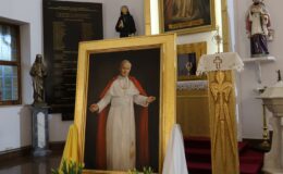 „Dusza Artysty”- wiersze Karola Wojtyły – Św. Jana Pawła II i poetów Działdowskiej Kuźni Słowa w oprawie muzycznej zespołu „Z nocy w Moc”