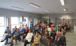 Najnowszy tom wierszy „Otwarte na klucz” Wojciecha Kassa – promocja w bibliotece