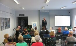 Najnowszy tom wierszy „Otwarte na klucz” Wojciecha Kassa – promocja w bibliotece