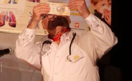 Spektakl kabaretowy „Zdrowia, zdrowia i jeszcze raz pieniędzy” w MDK w Działdowie