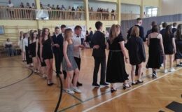 Pożegnań nadszedł czas – ósmoklasiści z SP nr 4 opuścili mury swojej szkoły