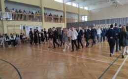 Pożegnań nadszedł czas – ósmoklasiści z SP nr 4 opuścili mury swojej szkoły