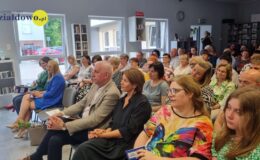 Boso i poetycko – promocja tomiku wierszy Iwony Misiopeckiej w bibliotece