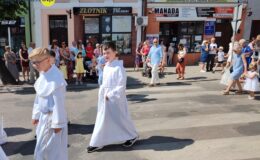 Procesja Bożego Ciała. Parafia pw. Podwyższenia Krzyża Świętego w Działdowie