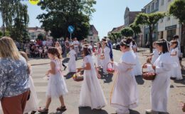 Procesja Bożego Ciała. Parafia pw. Podwyższenia Krzyża Świętego w Działdowie