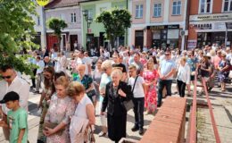 Procesja Bożego Ciała. Parafia pw. Podwyższenia Krzyża Świętego w Działdowie