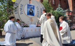 Procesja Bożego Ciała. Parafia pw. Podwyższenia Krzyża Świętego w Działdowie