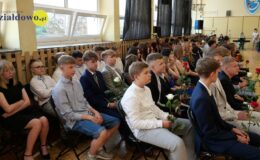 Żegnaj szkoło – zakończenie roku klas ósmych w SP nr 3