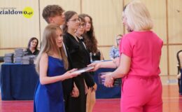 Żegnaj szkoło – zakończenie roku klas ósmych w SP nr 3