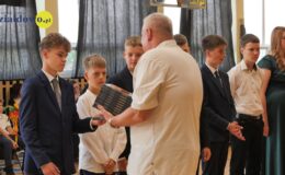 Żegnaj szkoło – zakończenie roku klas ósmych w SP nr 3