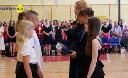 Żegnaj szkoło – zakończenie roku klas ósmych w SP nr 3