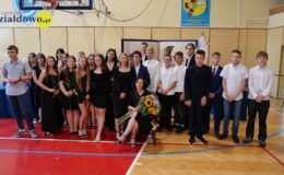 Żegnaj szkoło – zakończenie roku klas ósmych w SP nr 3
