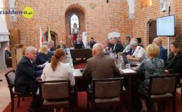 Burmistrz Grzegorz Mrowiński otrzymał votum zaufania i absolutorium
