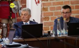 Burmistrz Grzegorz Mrowiński otrzymał votum zaufania i absolutorium