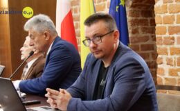 Burmistrz Grzegorz Mrowiński otrzymał votum zaufania i absolutorium