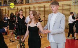 Żegnaj szkoło – zakończenie roku klas ósmych w SP nr 3