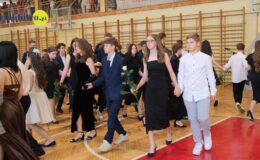 Żegnaj szkoło – zakończenie roku klas ósmych w SP nr 3