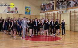 Żegnaj szkoło – zakończenie roku klas ósmych w SP nr 3